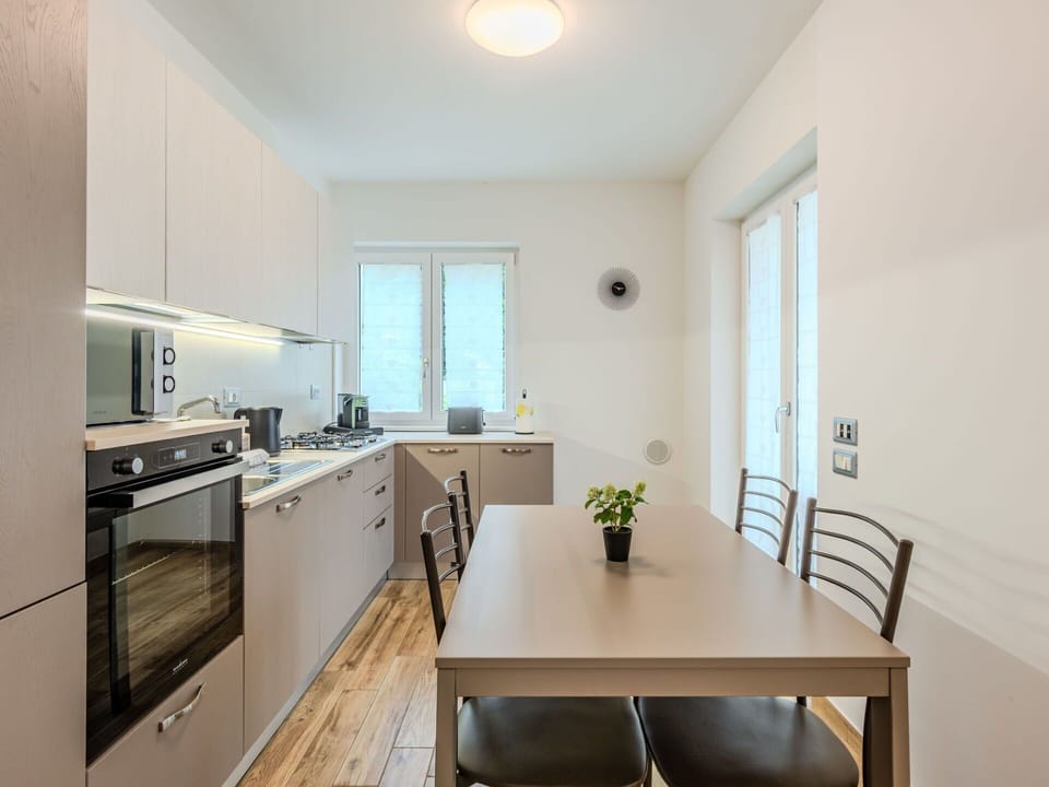 Furniture, Kitchen, Countertop, Interior Design, Kitchen Appliance, Flooring, Major Appliance, Wood, Cabinetry, Ceiling
