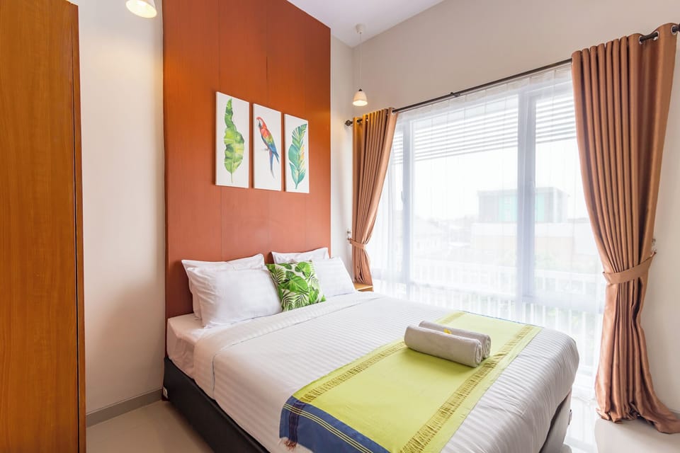 Deluxe Double Room, 1 Queen Bed, City View | In-room safe, free WiFi