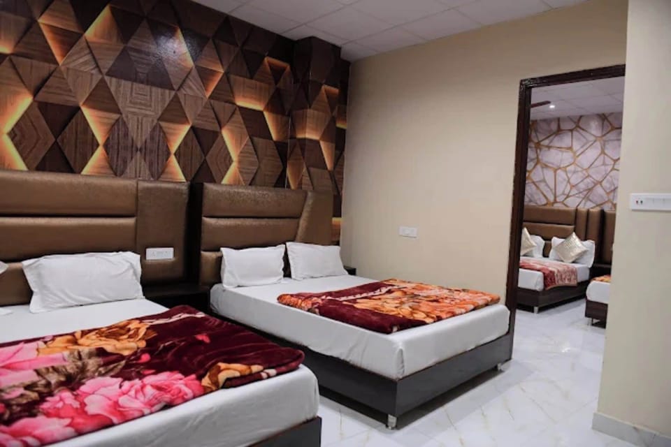 Family Double Room | Desk, soundproofing, bed sheets