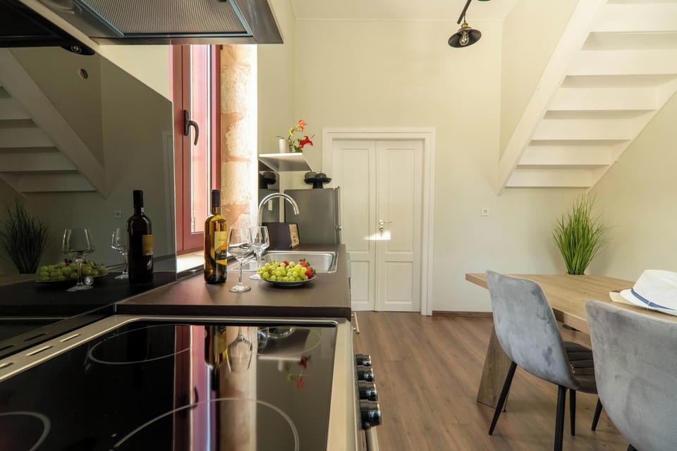 Villa, Mountain View | Private kitchen | Full-size fridge, microwave, oven, stovetop