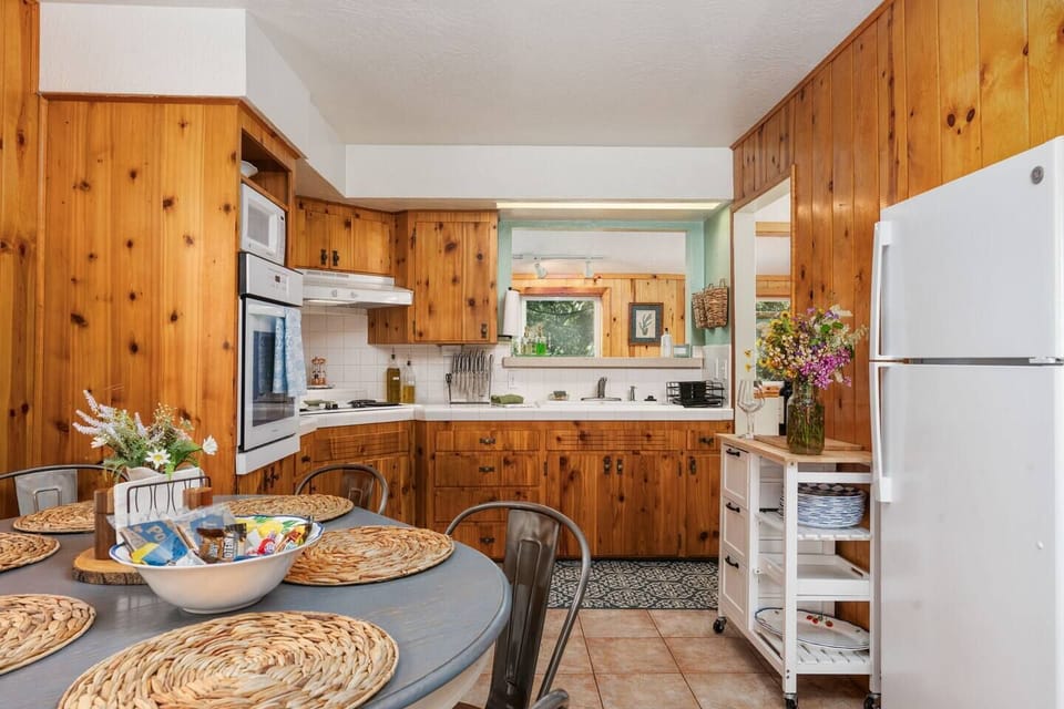 Fully equipped kitchen to cook all your favorite meals.