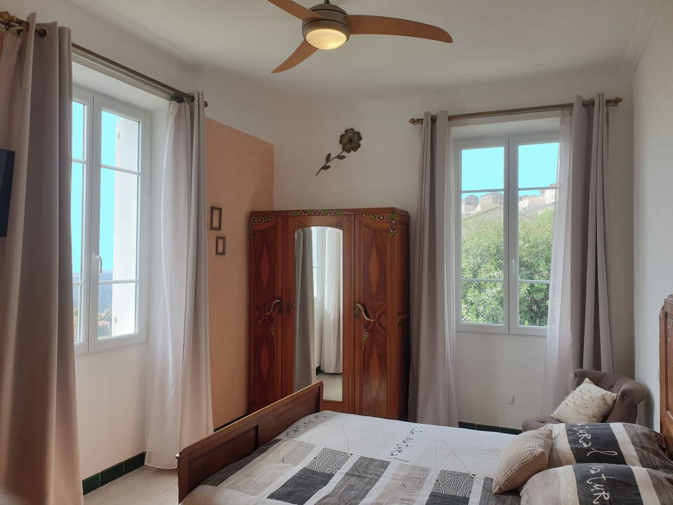 Double room, sea view, bathroom outside the room | WiFi (free)