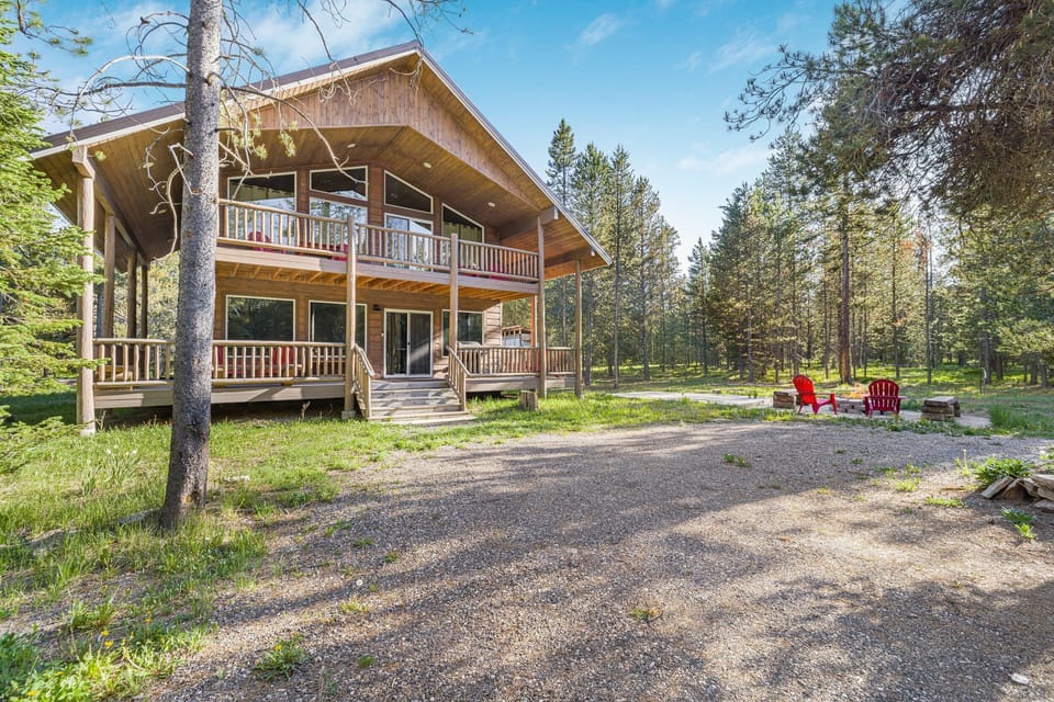 Jensen Pines ~ secluded, ample parking, and fire pit for roasting s'mores!