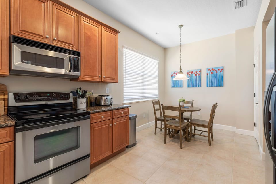 Large Kitchen with eat-in dining