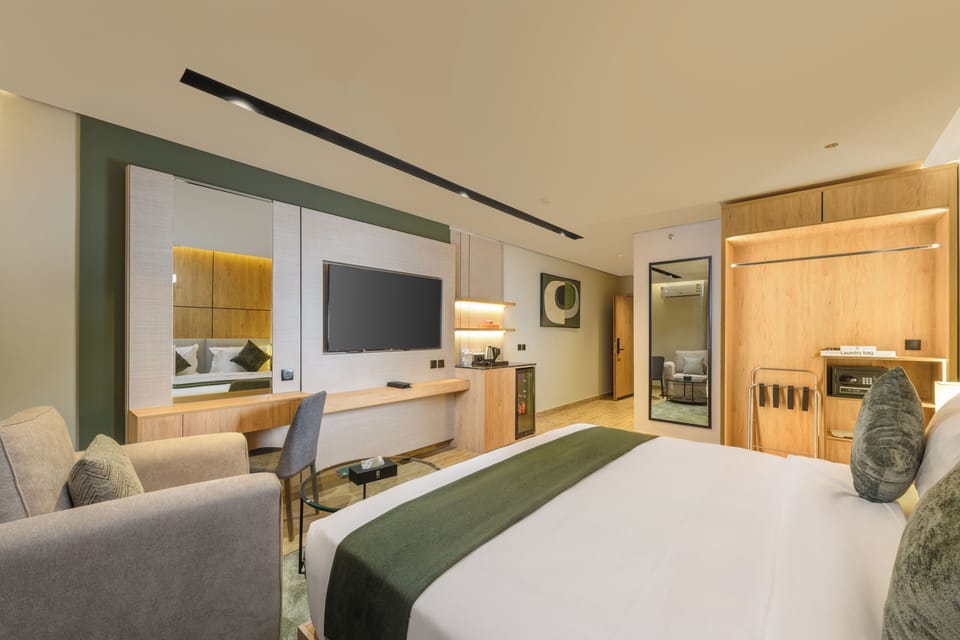 Basic Room | In-room safe, soundproofing, iron/ironing board, free WiFi