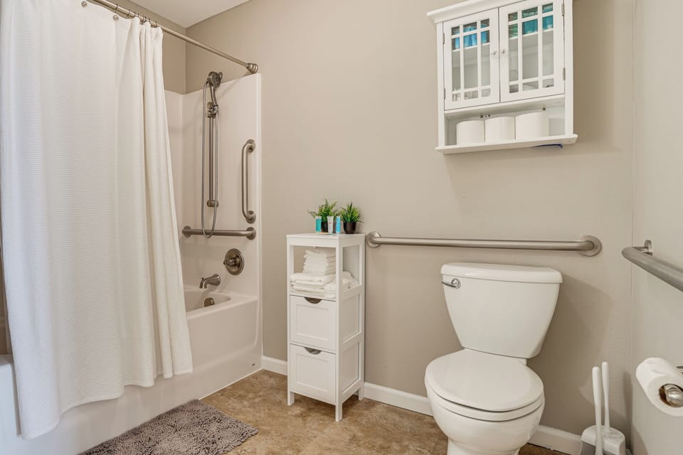 Convenient Studio Stay: Easy Access to Twin Cities Apartment in Blaine