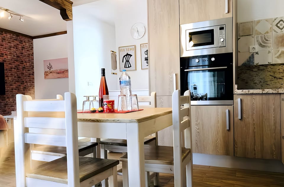 Apartment, 2 Bedrooms, Terrace, Garden View | Dining room