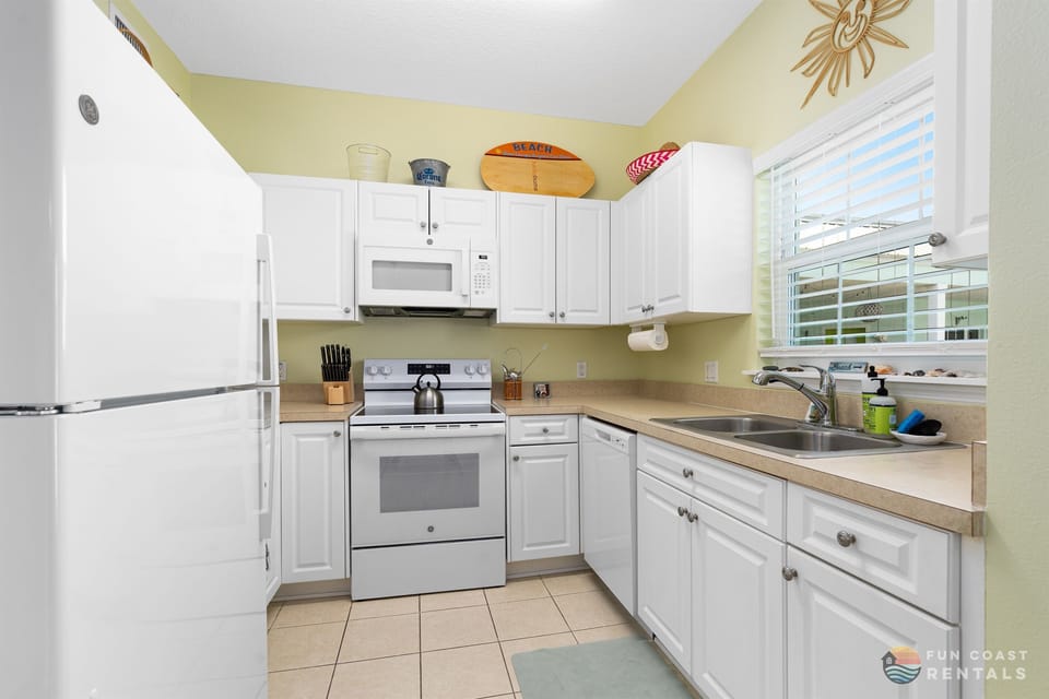 Fully Equipped Kitchen!