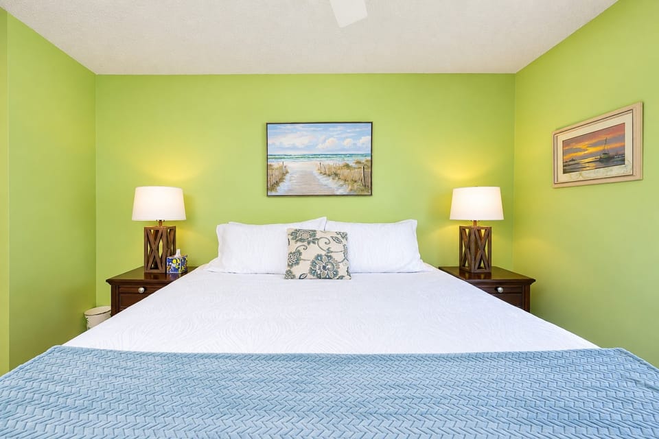 Condo, 3 Bedrooms