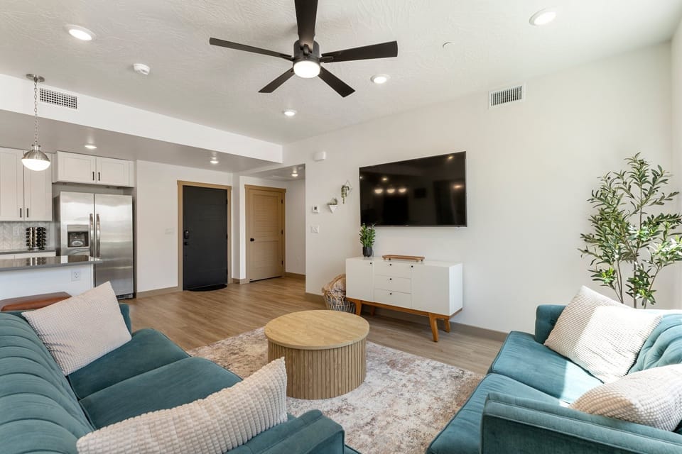 Condo, 2 Bedrooms | Living area | Smart TV