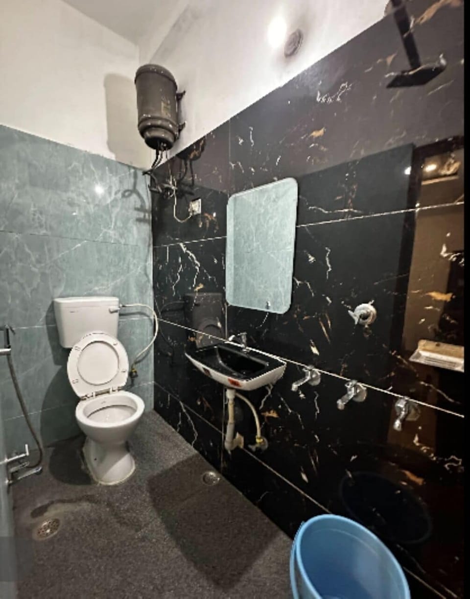 Shower, free toiletries, towels, soap