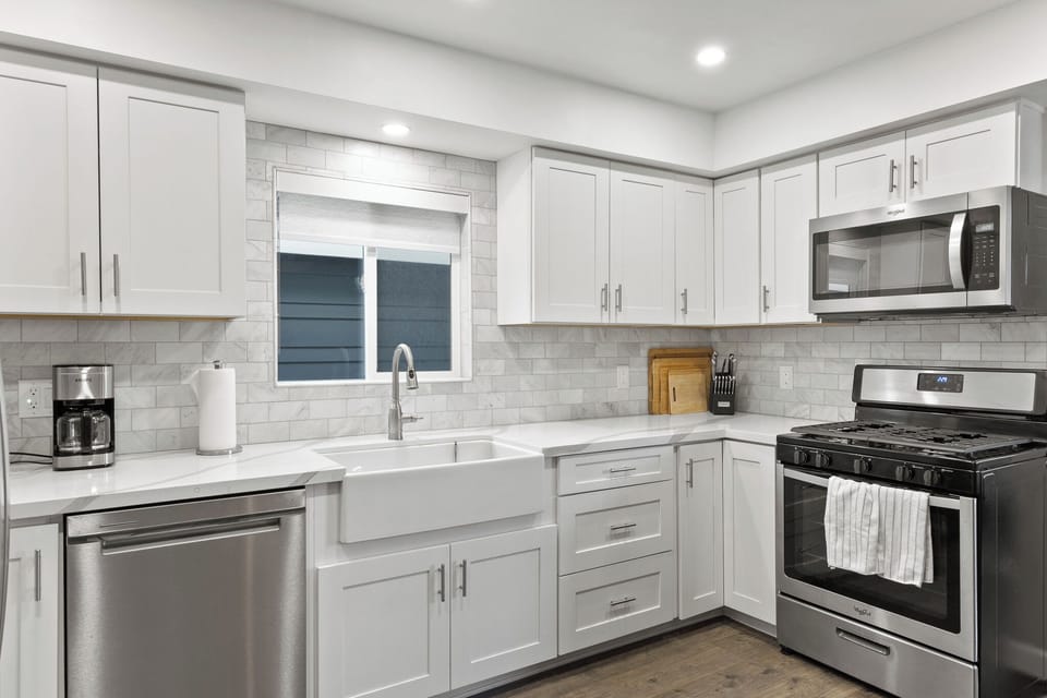 320E - Kitchen Area