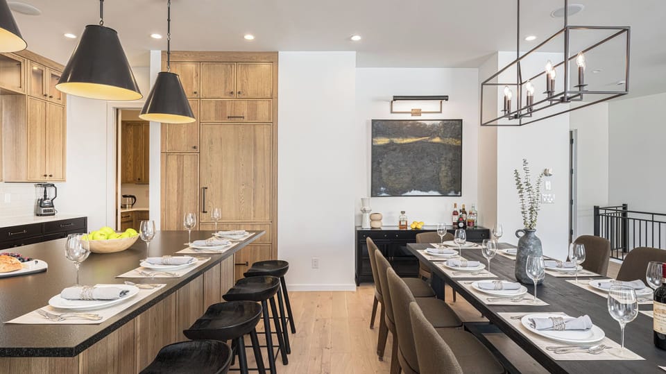 Modern Dining, Upper Level
