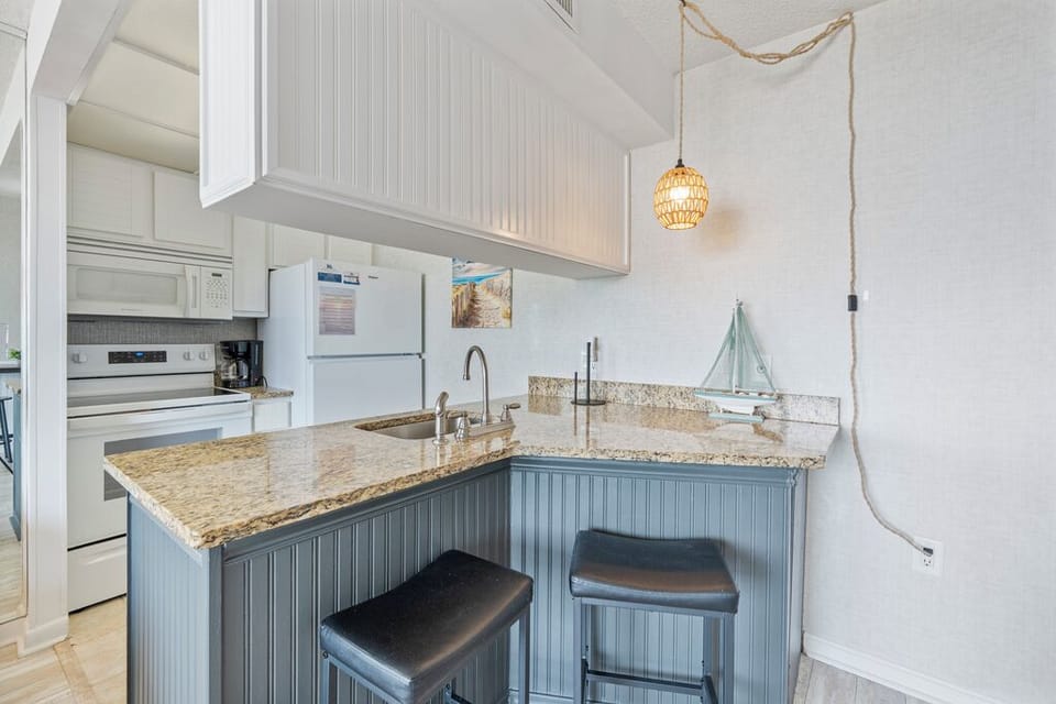 Grab a quick bite before hitting the beach!