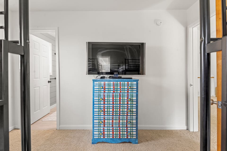 HIAV06: Goodnight Moon | Top Level Bedroom 2