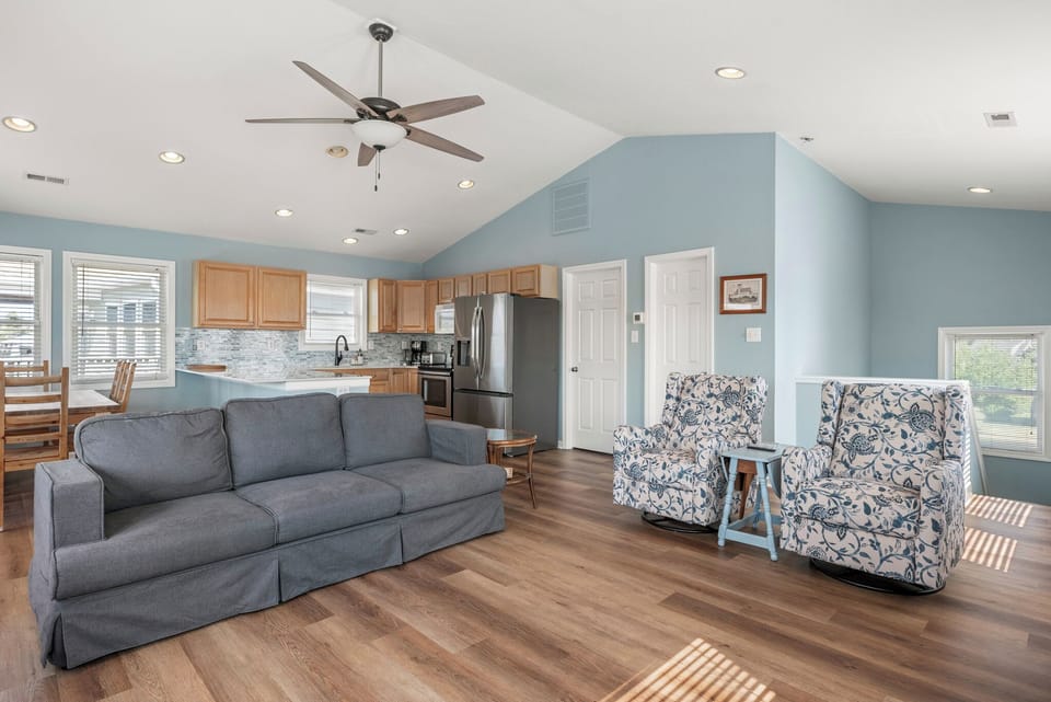 CH130: Teach na Mara | Top Level Living Area