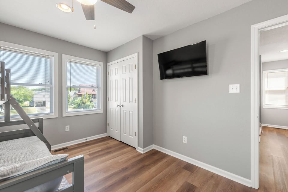 CH130: Teach na Mara | Mid Level Bedroom 1