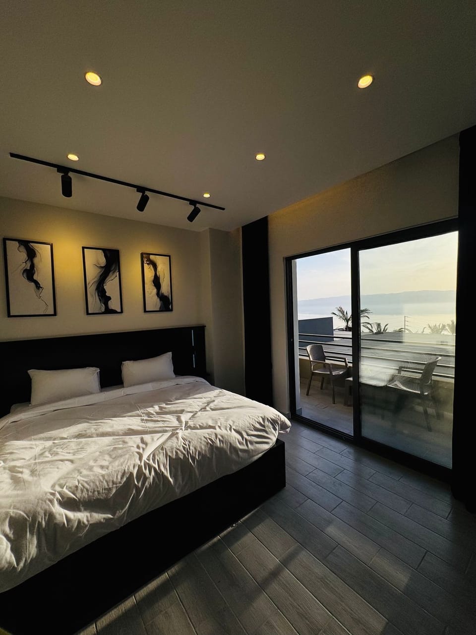 4 bedrooms, in-room safe, soundproofing, WiFi (free)