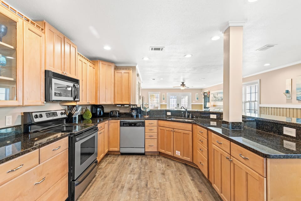 Townhome, Multiple Beds, Patio, Garden View (5808 Beach Drive A) | Private kitchen | Fridge, microwave, oven, stovetop