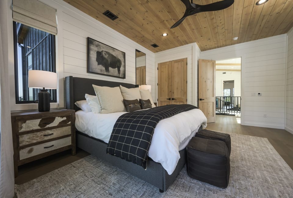 King Suite: Relax in style with plush bedding and stunning natural light in serene surroundings!