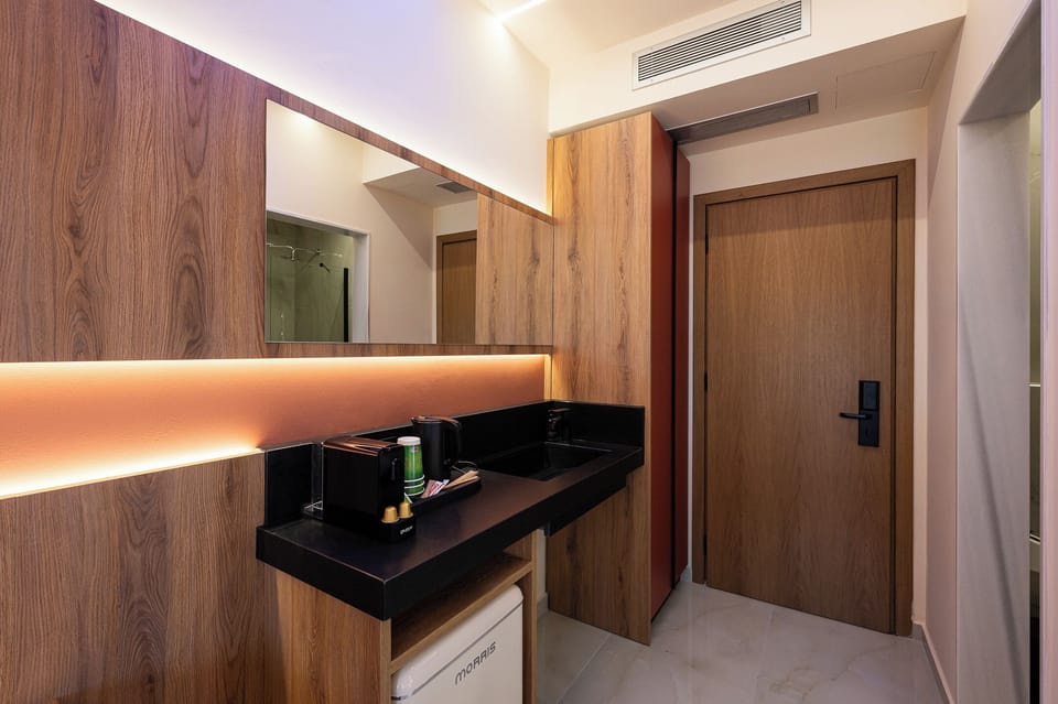 Triple Room, City View | Soundproofing, WiFi (free), bed sheets