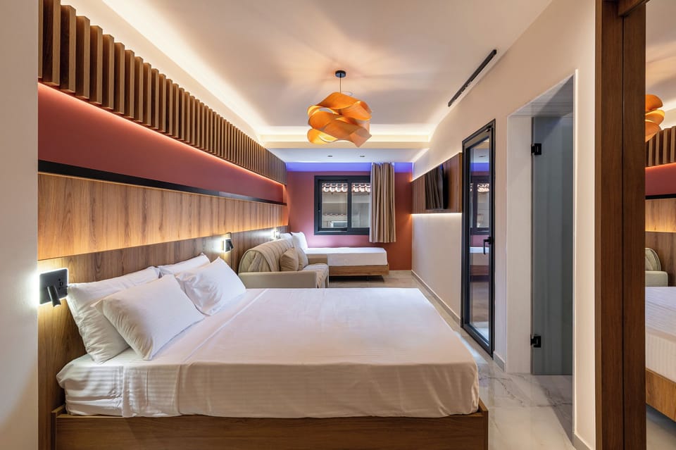 Junior Studio Suite, Sea View | Soundproofing, WiFi (free), bed sheets