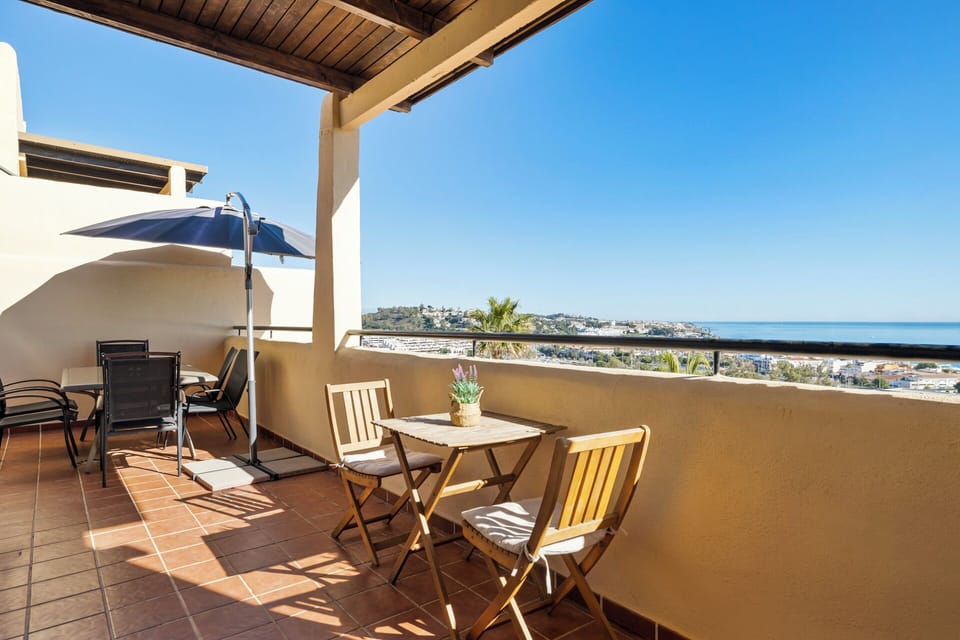 P15 - Lounge Terrace