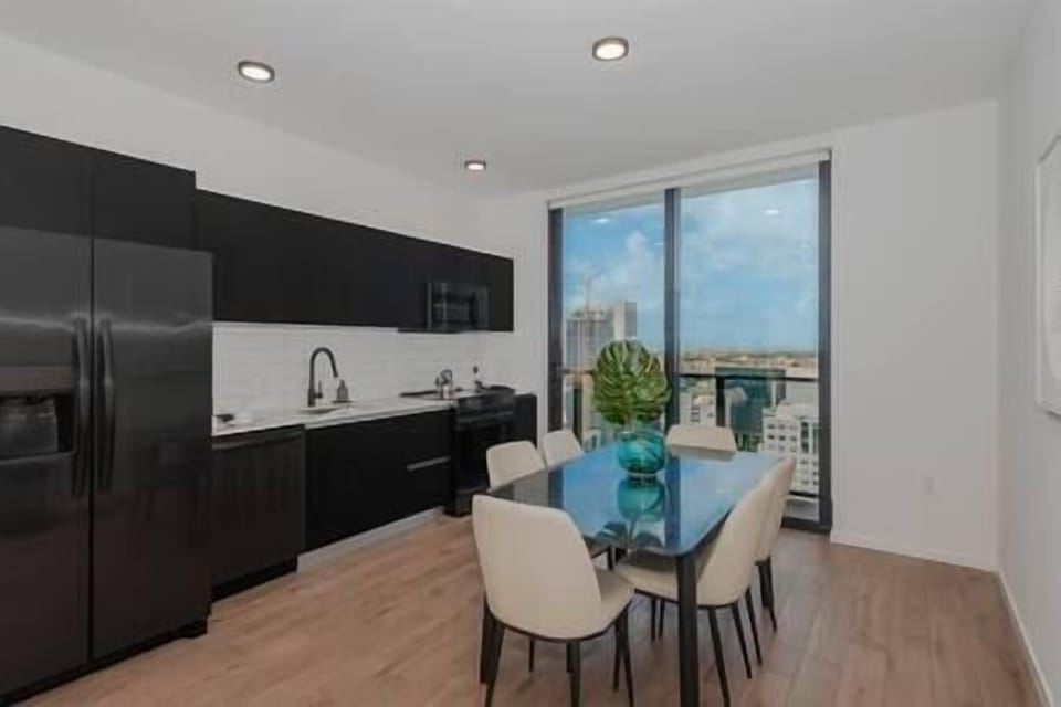 Dining Area (3)