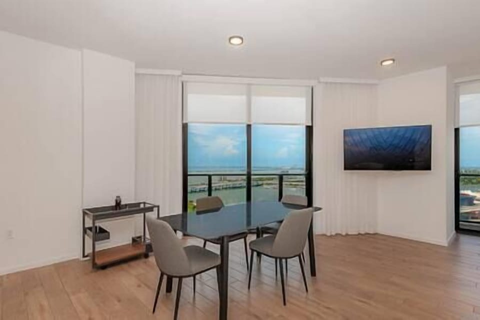 Dining Area (3)