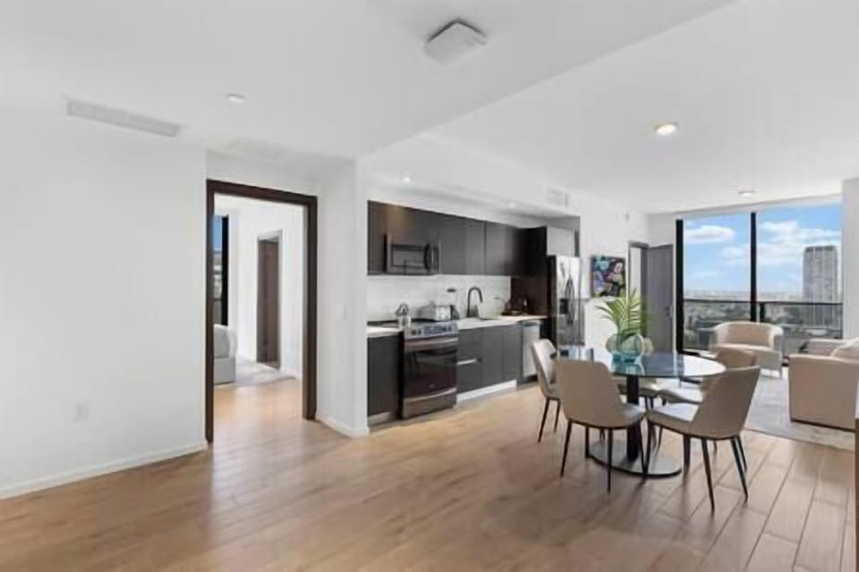 Dining Area (2)