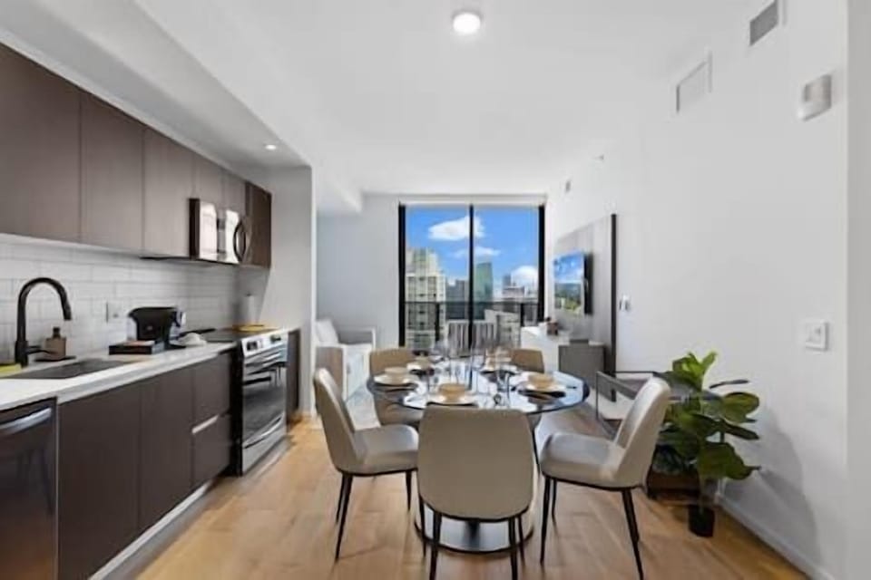 Dining Area (2)