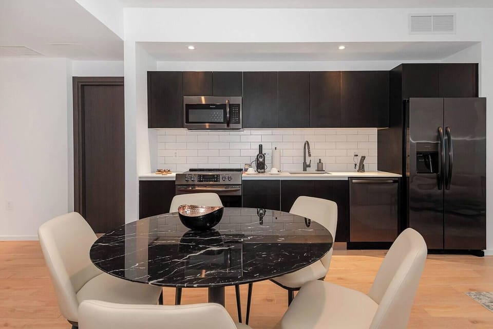 Dining Area (2)