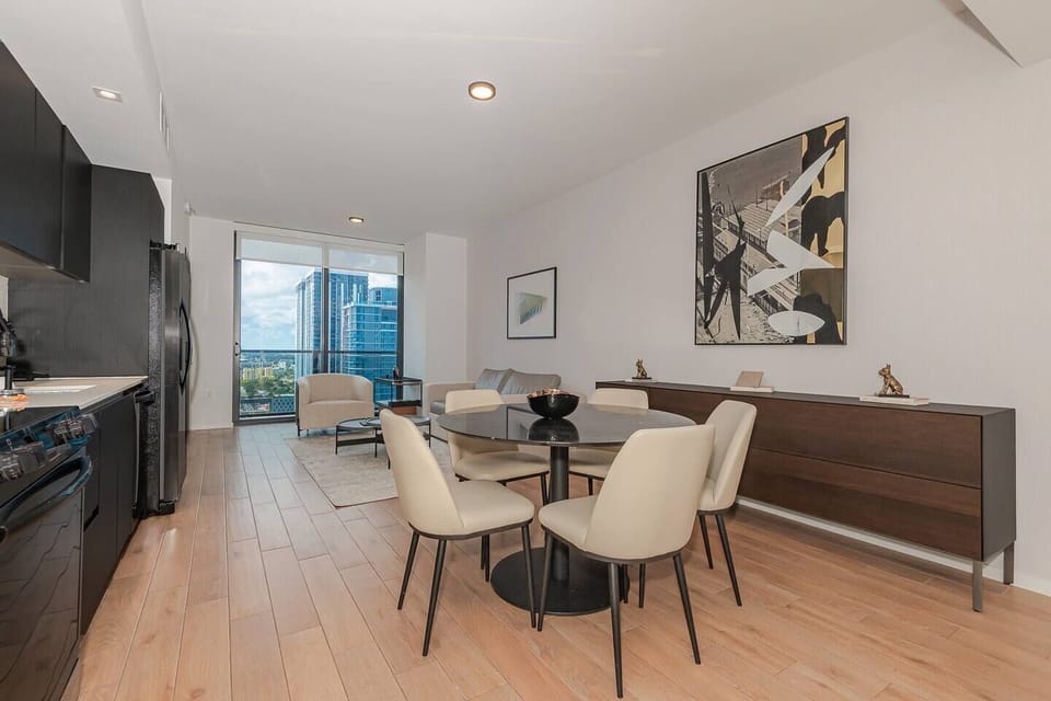 Dining Area (2)