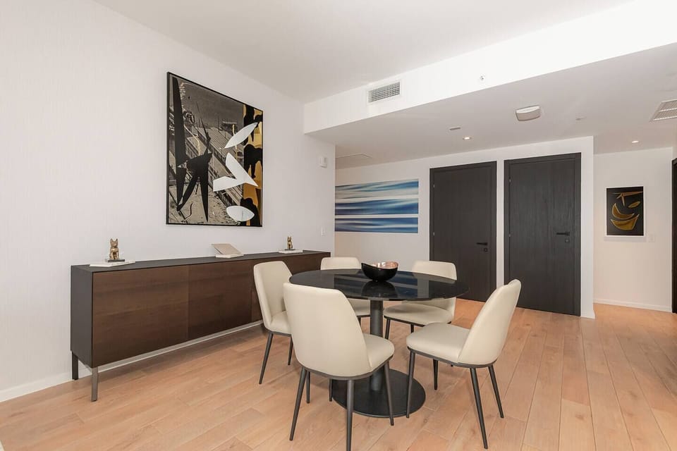 Dining Area (3)