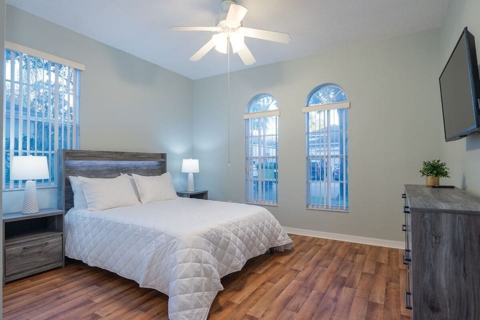 Bedroom 2 - Main Floor