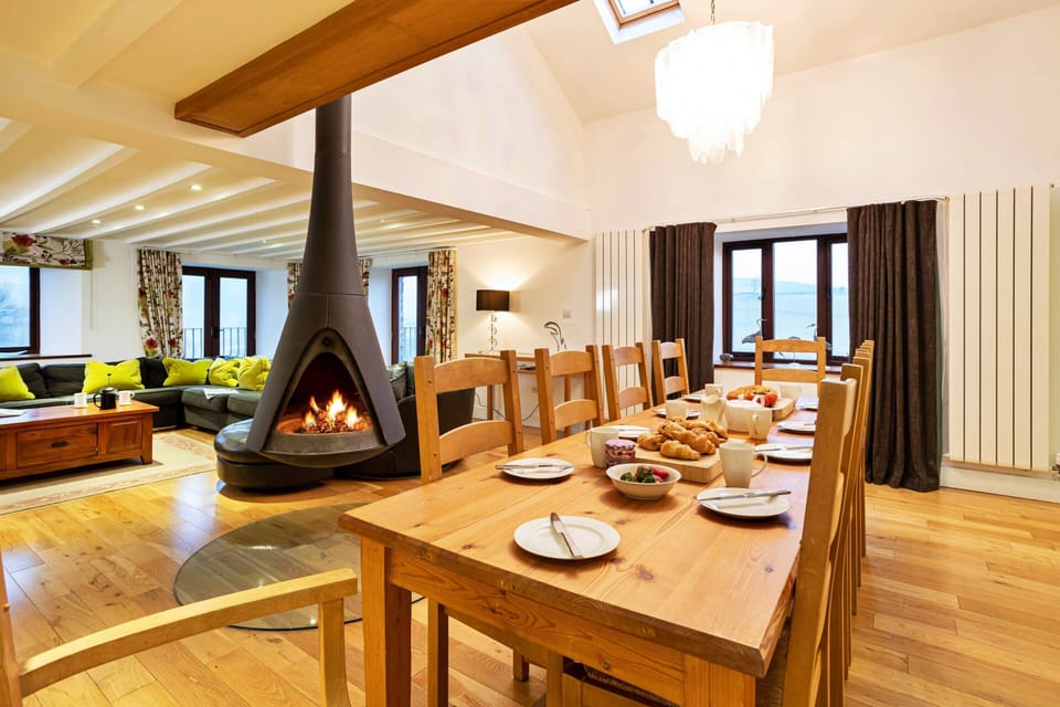 Cottage | Dining