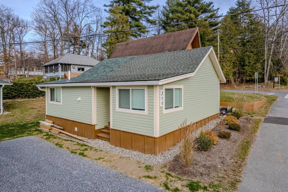 Outside view of Cabin with parking for 2 cars