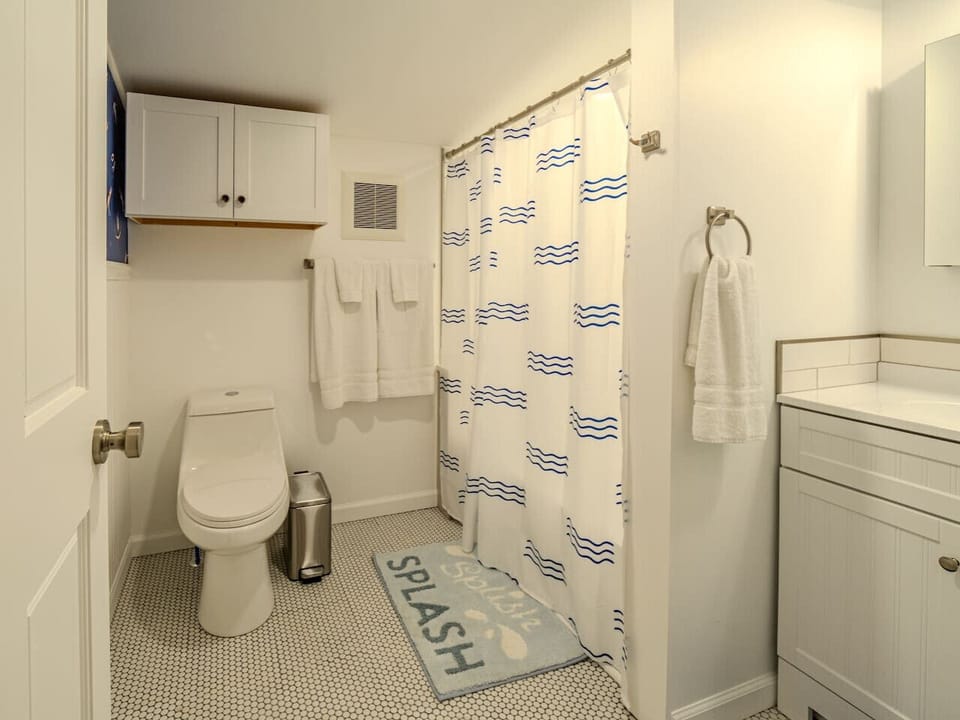Full Bathroom