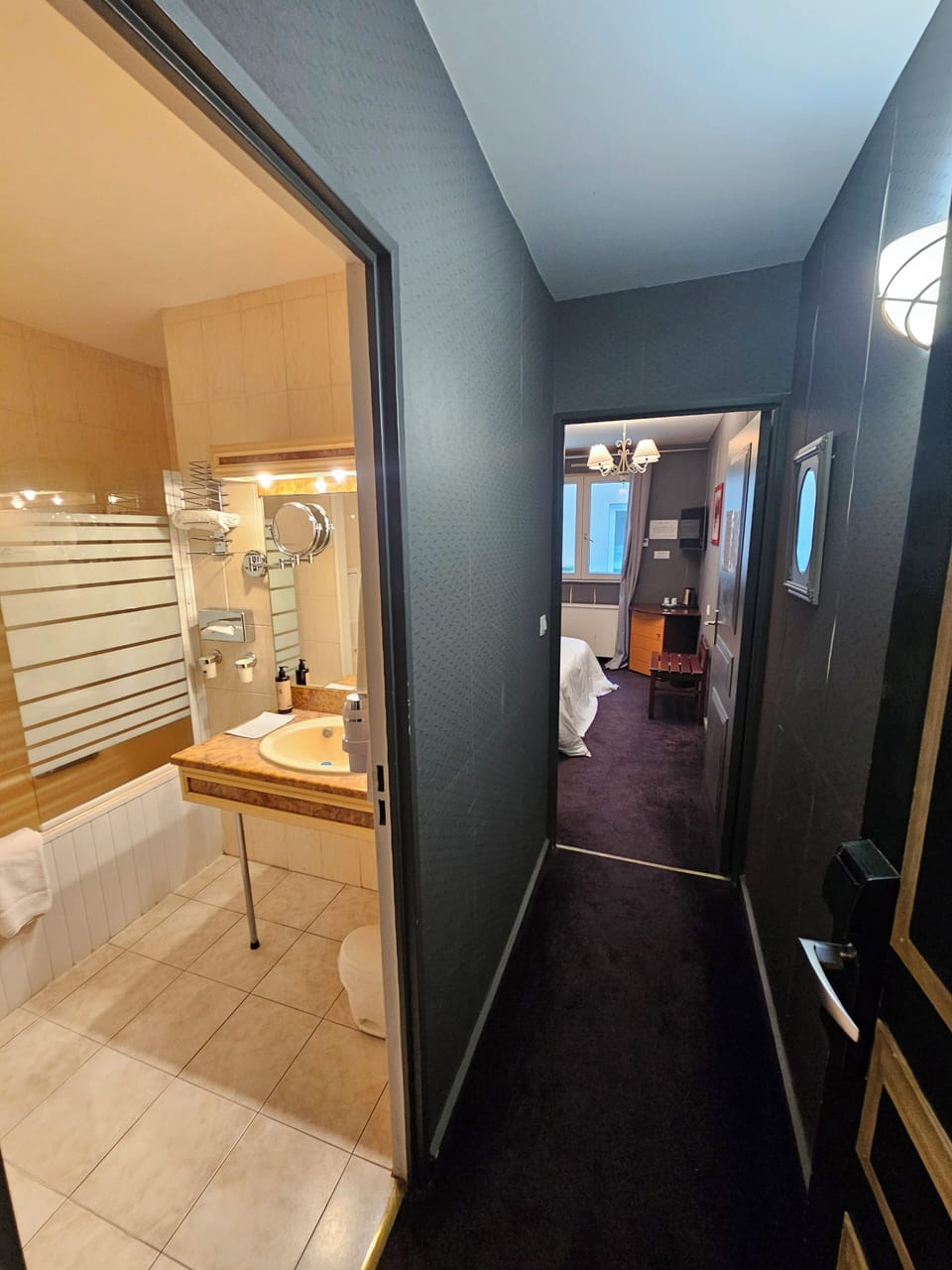 Classic Double Room | Bathroom | Shower, hair dryer, bathrobes, towels
