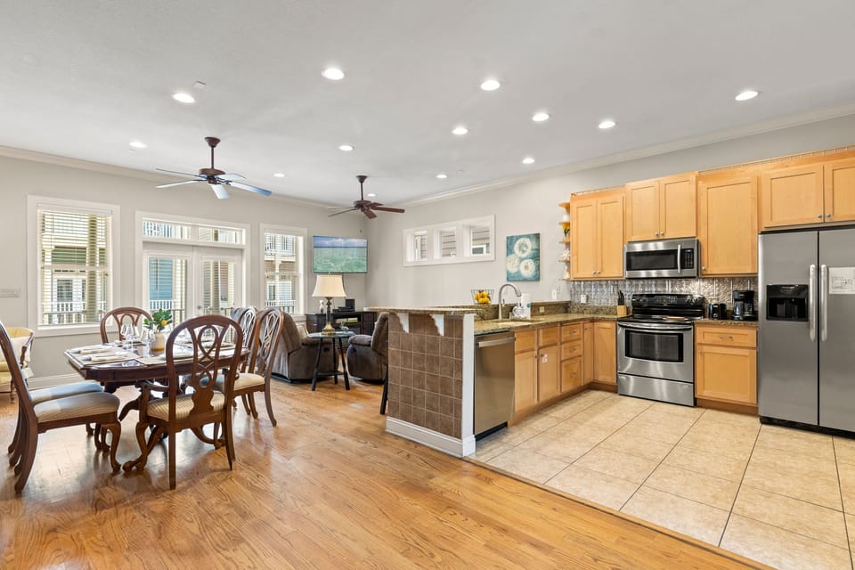House, Multiple Beds, Patio, Garden View (6230 Thomas Dr) | Private kitchen | Freezer, dining tables