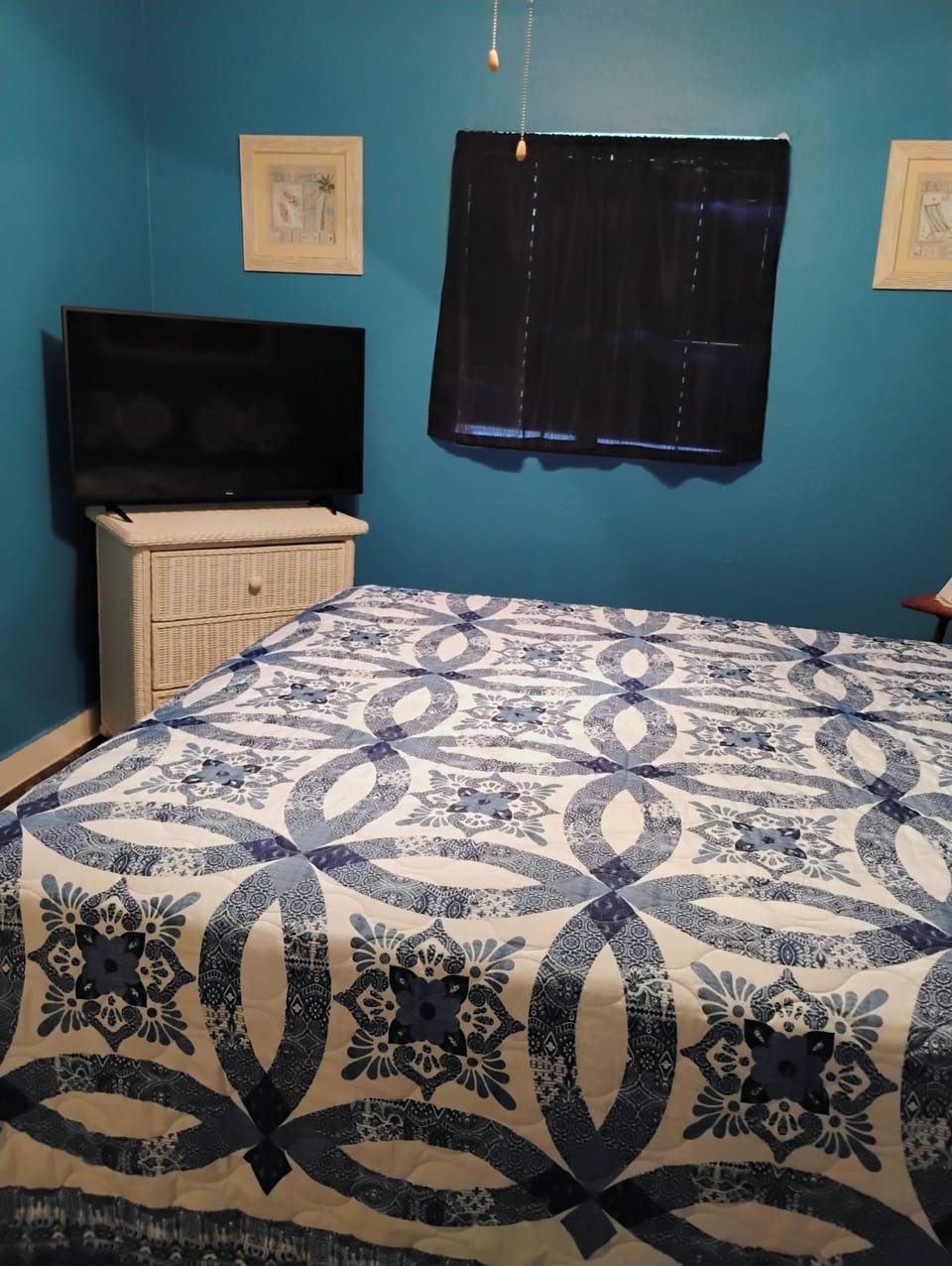 Bedroom with 41" Roku TV 