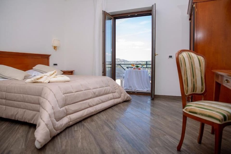 Superior Double or Twin Room, Partial Sea View | Desk, blackout drapes, soundproofing, free WiFi