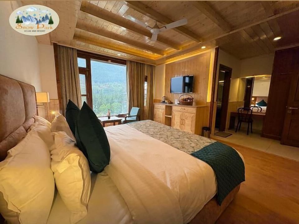 Luxury Villa, Hill View | Laptop workspace, free WiFi, bed sheets