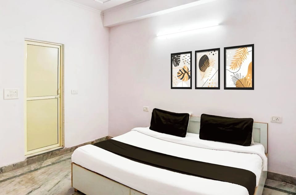 Classic Double Room, City View | Desk, bed sheets