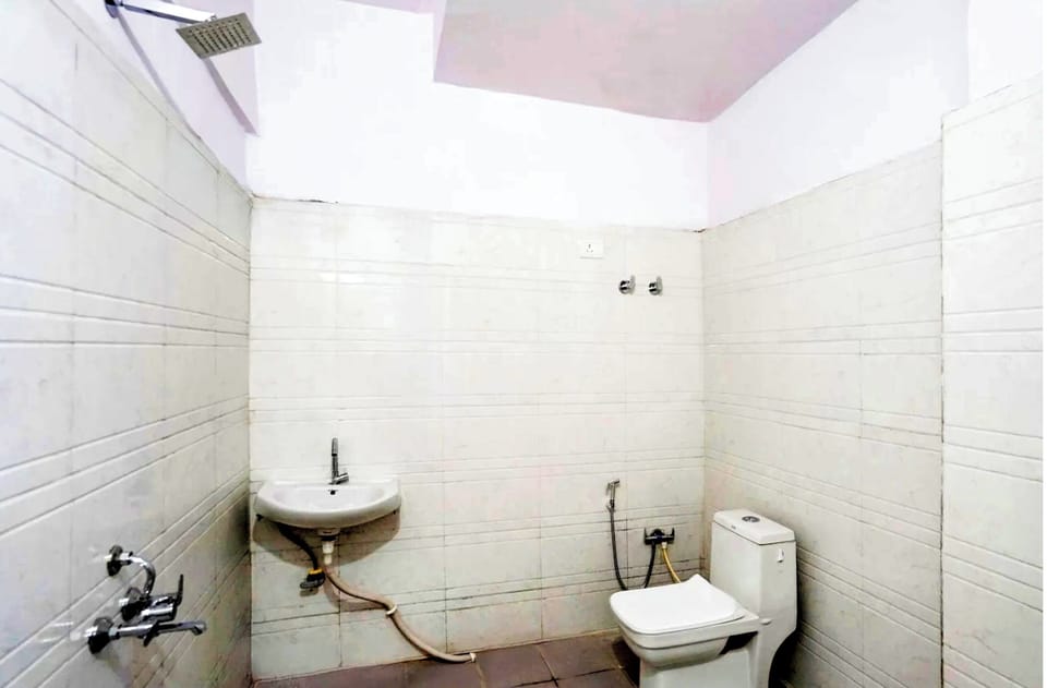 Classic Double Room, City View | Bathroom | Shower, slippers, towels, soap