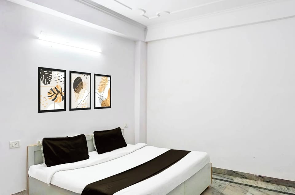 Classic Double Room, City View | Desk, bed sheets