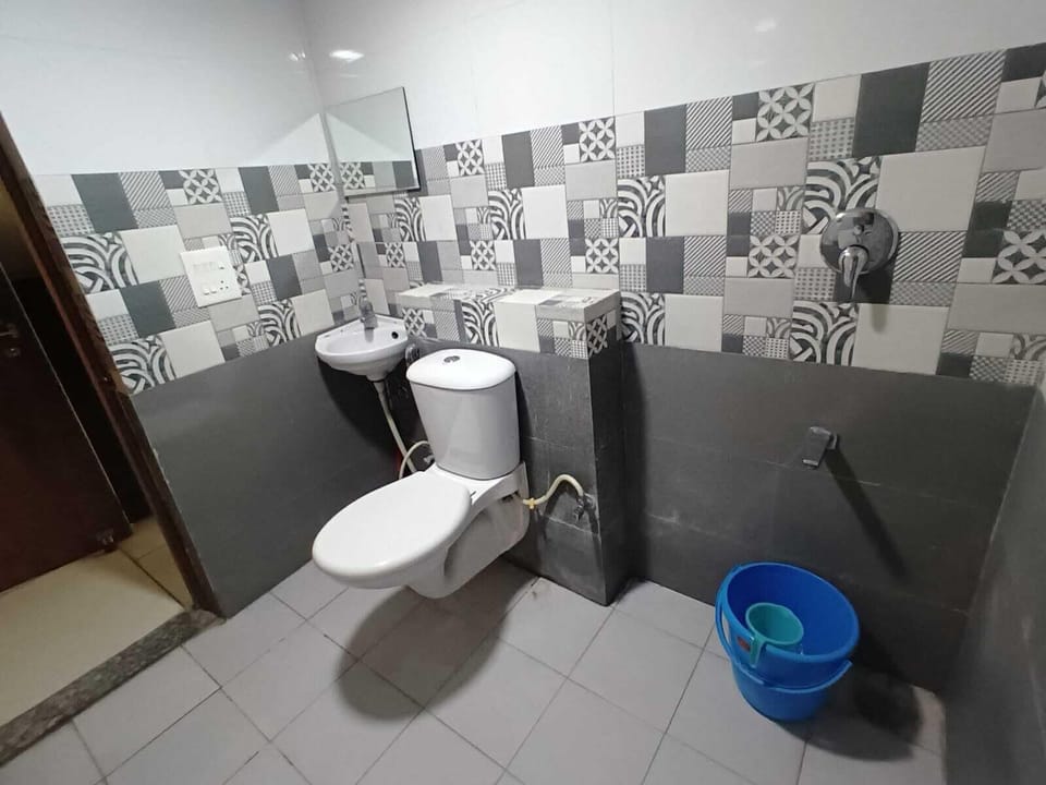 Family Double Room Single Use | Bathroom | Shower, towels, soap, toilet paper