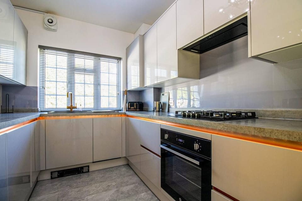 Apartment, 3 Bedrooms, Balcony | Interior