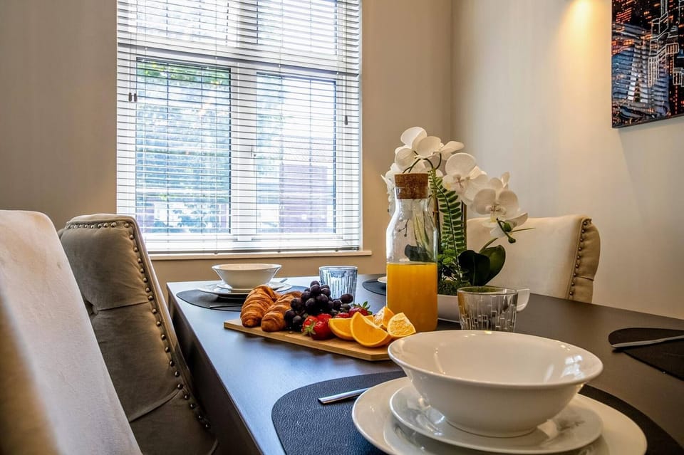Apartment, 3 Bedrooms, Balcony | Dining