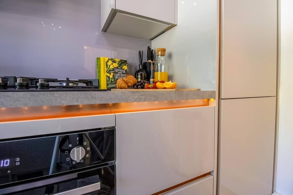 Apartment, 3 Bedrooms, Balcony | Interior